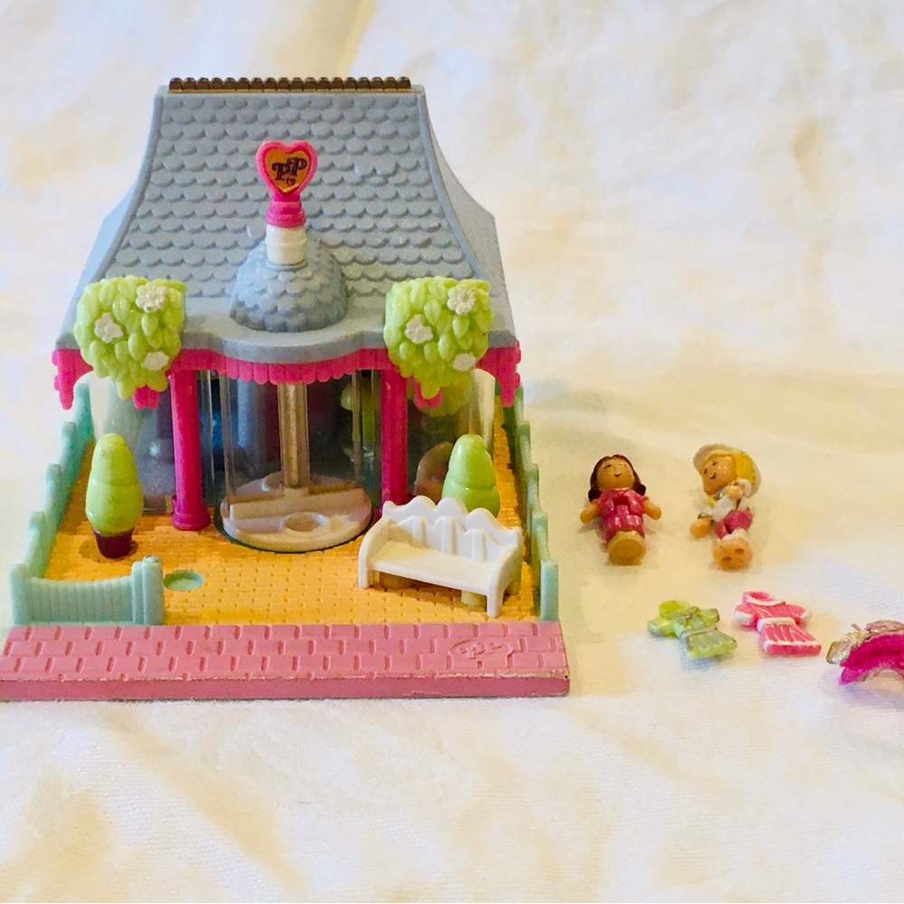 1995 Polly Pocket dress shop. Rare find! See full description below